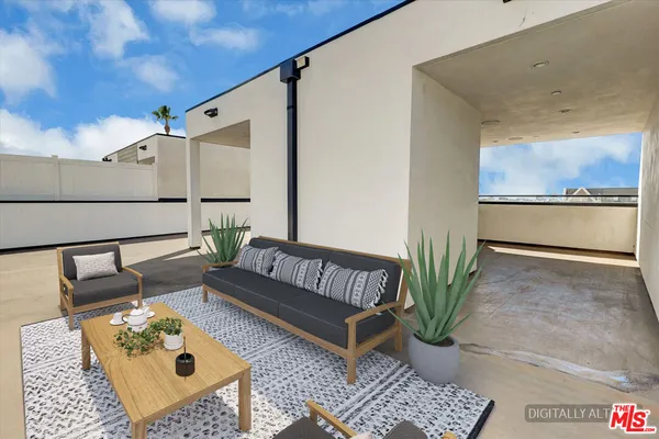 $1,169,000 | 733 1/2 North Gramercy Place, Los Angeles, CA 90038