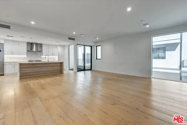 $1,169,000 | 733 1/2 North Gramercy Place, Los Angeles, CA 90038