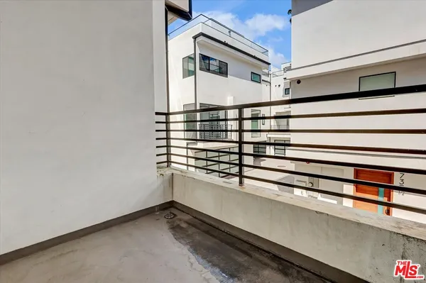 $1,169,000 | 733 1/2 North Gramercy Place, Los Angeles, CA 90038