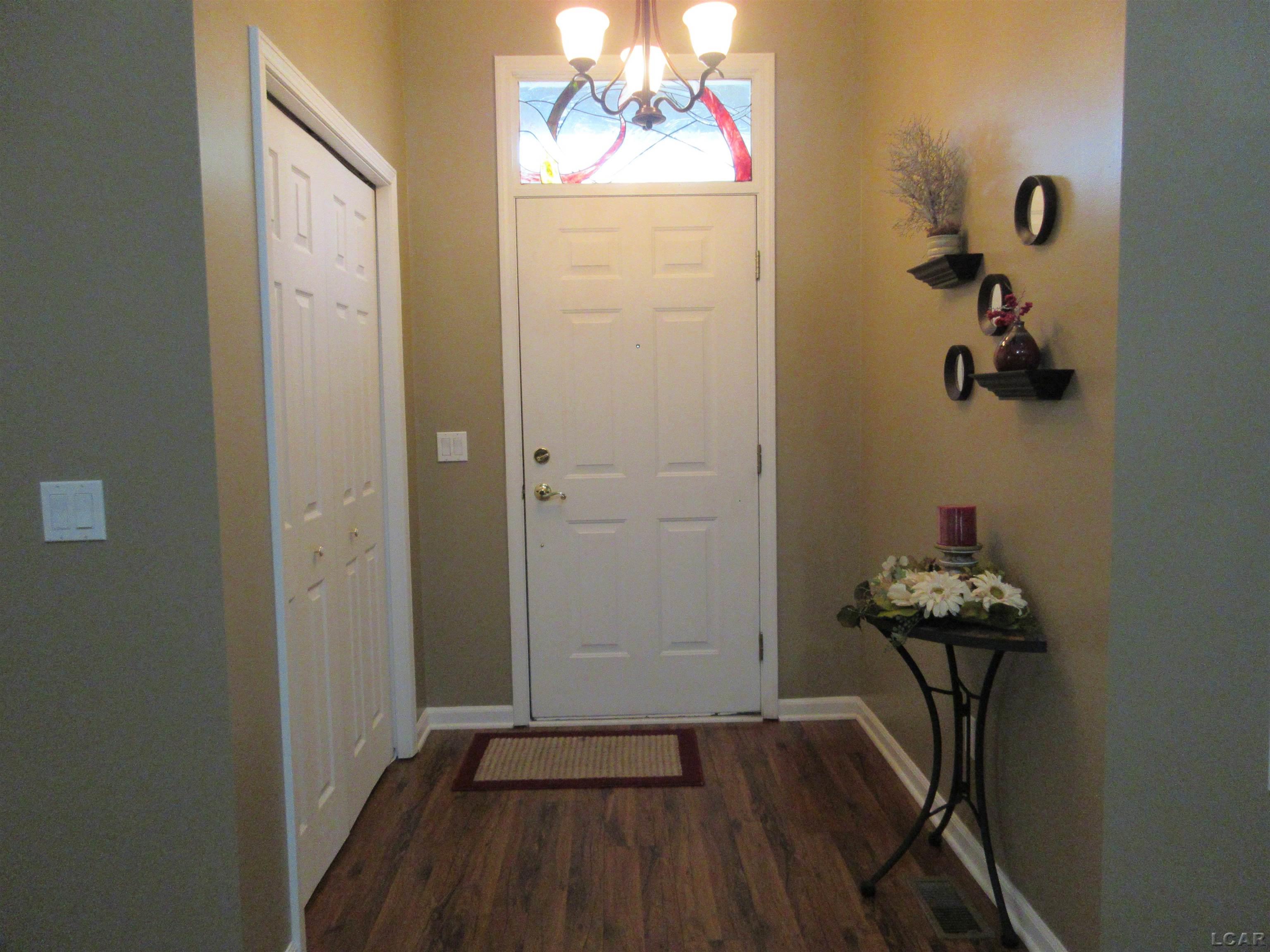 673 Ridge Lane Tecumseh, MI 49286 - Photo 10 of 62 Entry