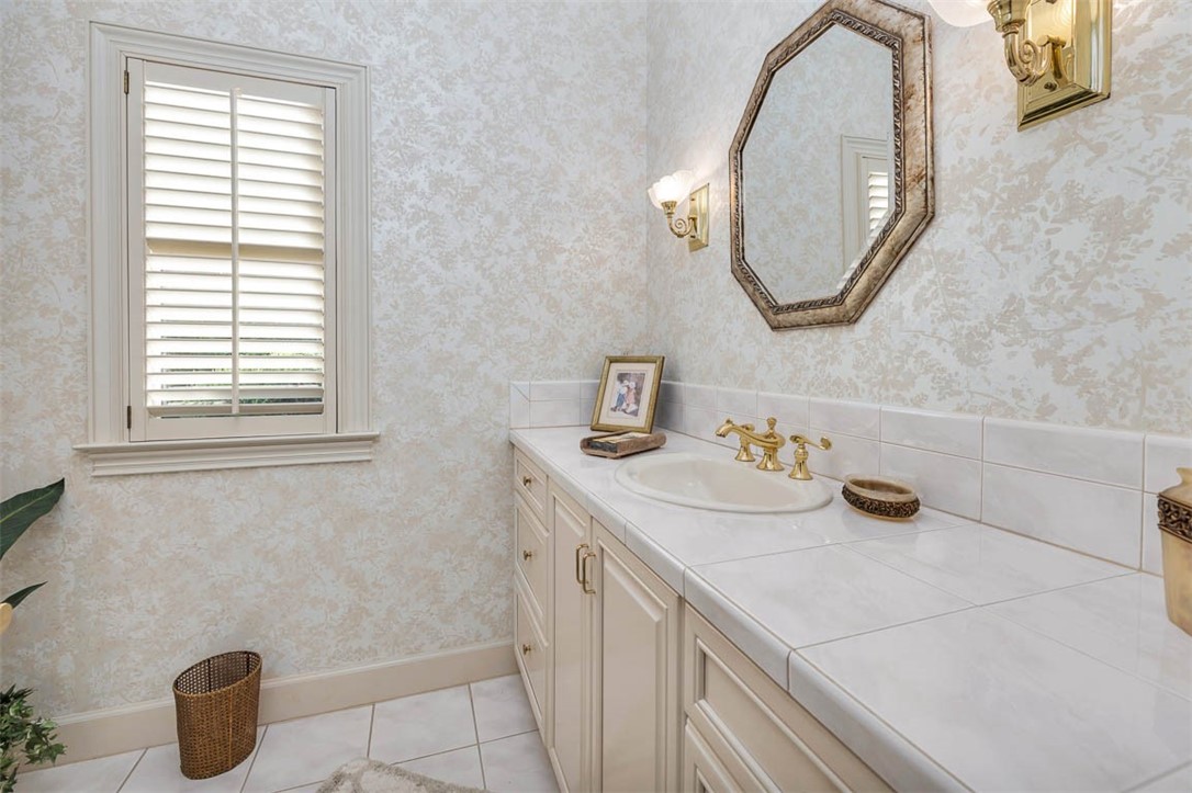 112 Cascades St. Simons Island, GA 31522 - Photo 12 of 66 Guest bathroom