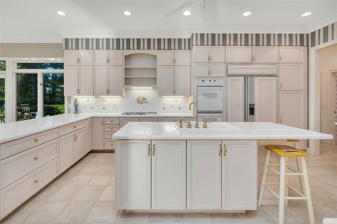 112 Cascades St. Simons Island, GA 31522 - Photo 16 of 66 Kitchen