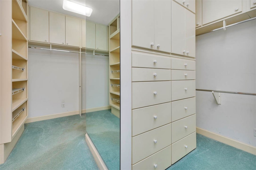 112 Cascades St. Simons Island, GA 31522 - Photo 35 of 66 Primary closet