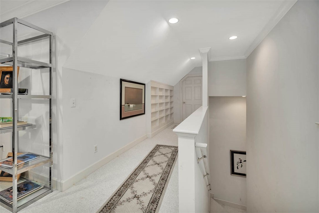 112 Cascades St. Simons Island, GA 31522 - Photo 41 of 66 Upstairs hallway