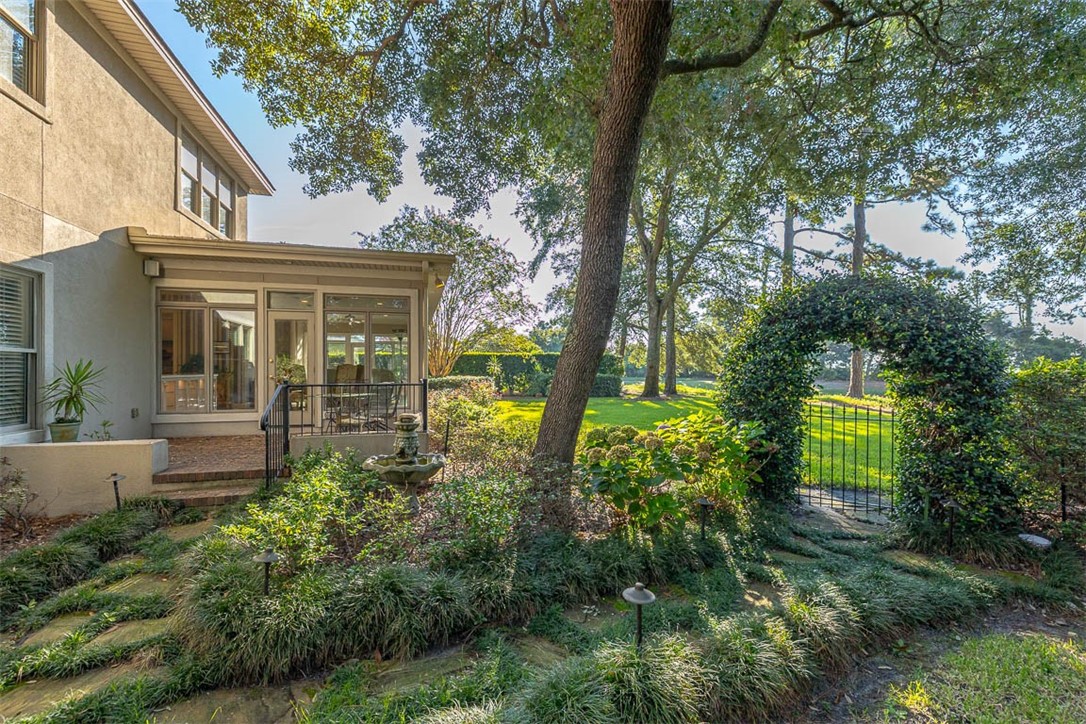 112 Cascades St. Simons Island, GA 31522 - Photo 52 of 66 Side yard