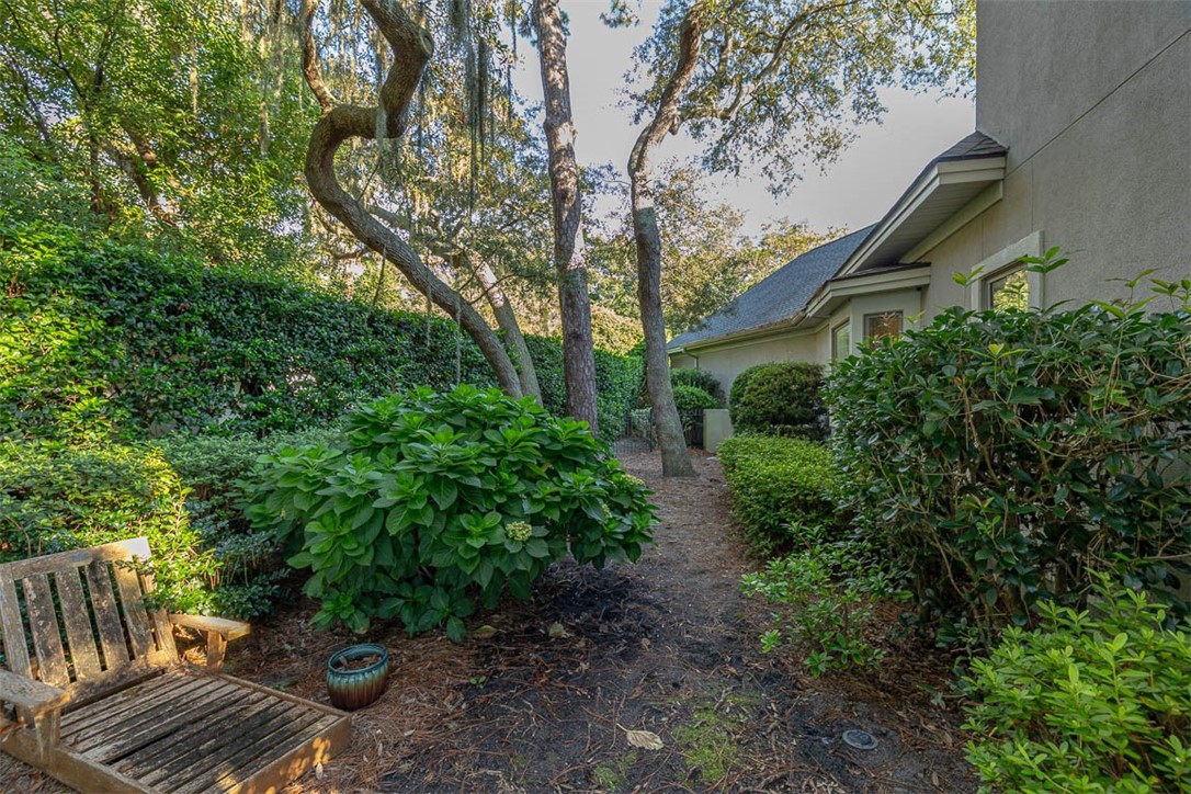 112 Cascades St. Simons Island, GA 31522 - Photo 53 of 66 Side yard