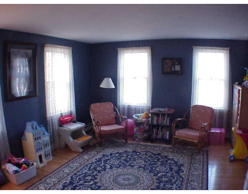 107 Hunter Road Uxbridge, MA 01569 - Photo 6 of 18 Gallery Image 6