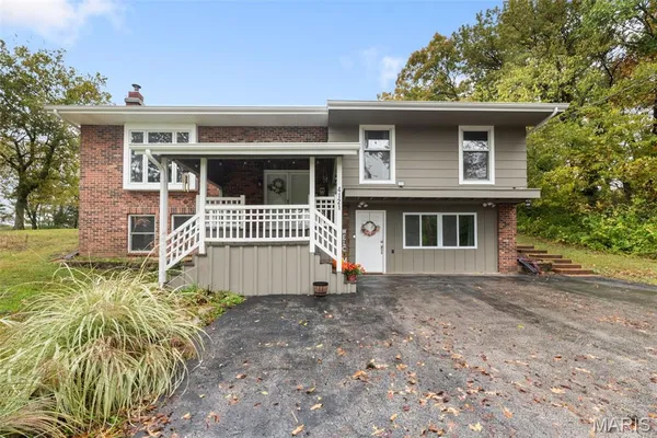 $459,900 | 4121 Old Baumgartner Road, Oakville, MO 63129