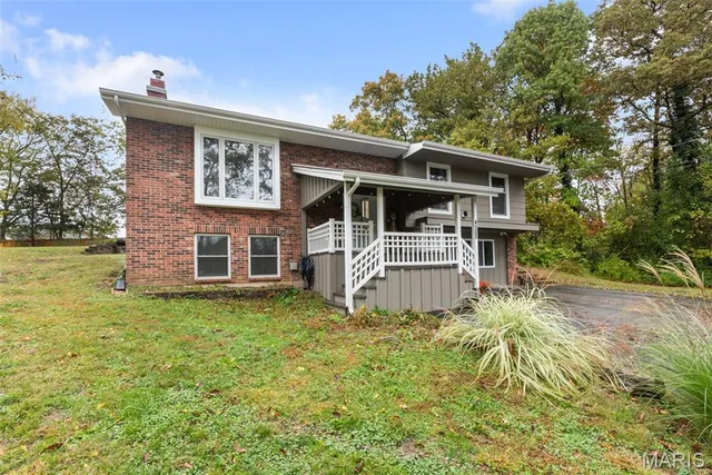 $465,000 | 4121 Old Baumgartner Road, Oakville, MO 63129