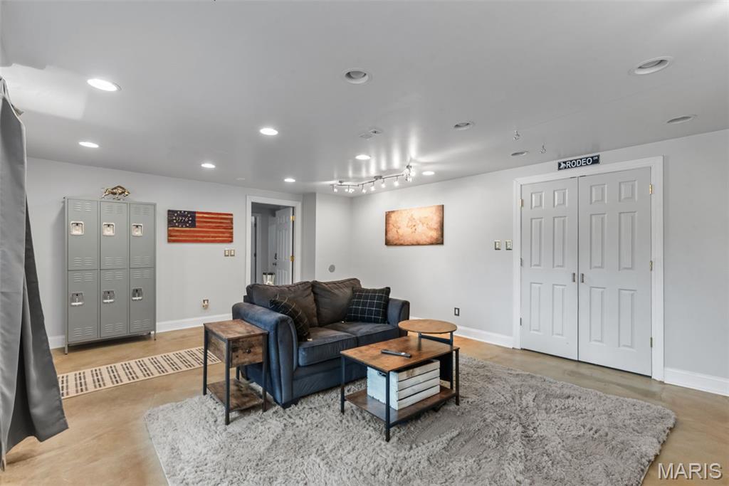 4121 Old Baumgartner Road Oakville, MO 63129 - Photo 23 of 41