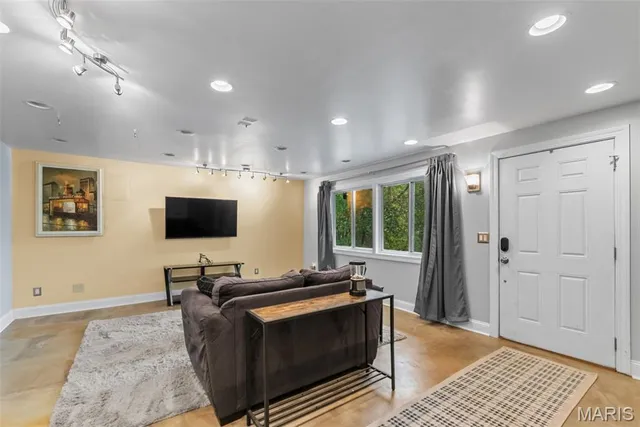 $465,000 | 4121 Old Baumgartner Road, Oakville, MO 63129