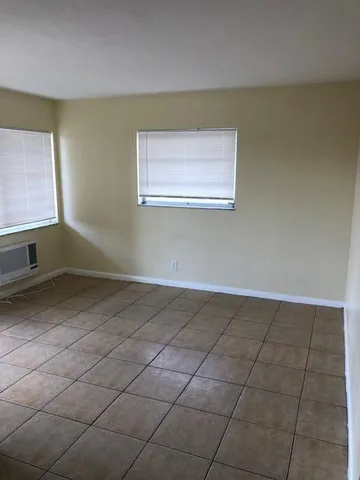 $1,575 | 1310 South Federal Highway, Unit 8, Lake Worth Beach, FL 33460