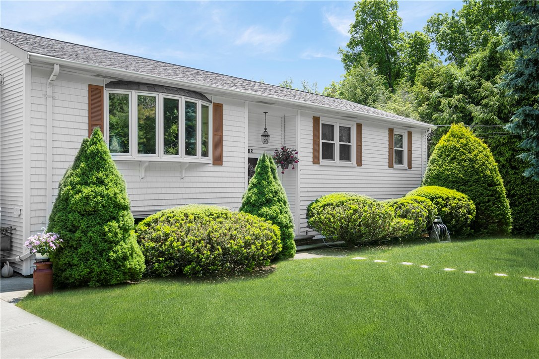 115 Angell Road Cumberland, RI 02864 - Photo 4 of 38