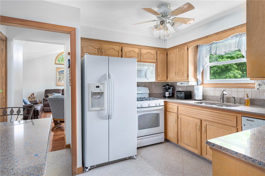 115 Angell Road Cumberland, RI 02864 - Photo 7 of 38