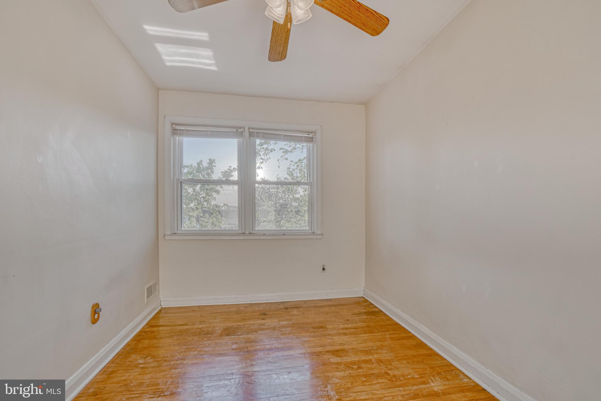 8324 Ridgely Oak Road Parkville, MD 21234 - Photo 17 of 25 an empty room with window