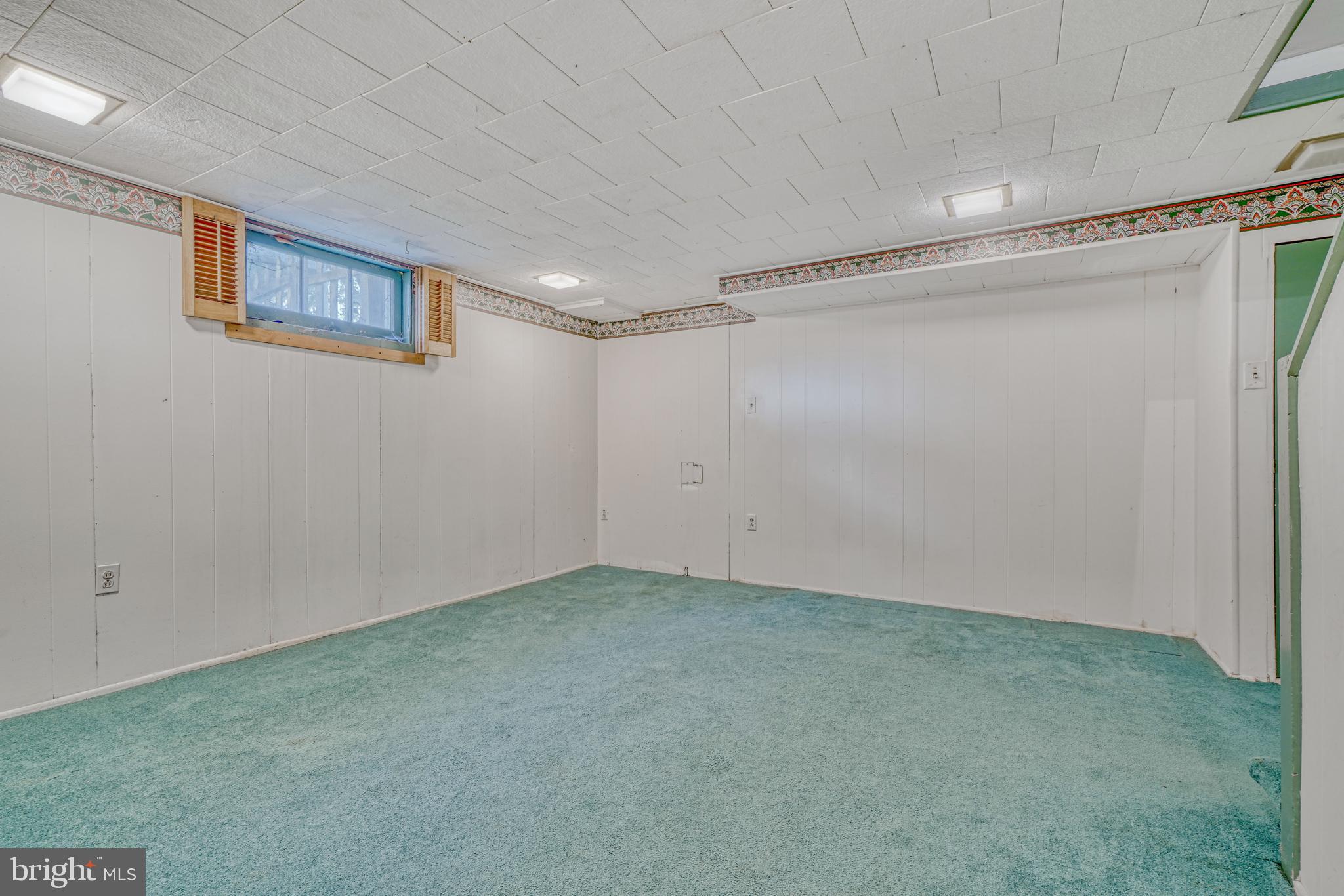 8324 Ridgely Oak Road Parkville, MD 21234 - Photo 22 of 25 a view of an empty room