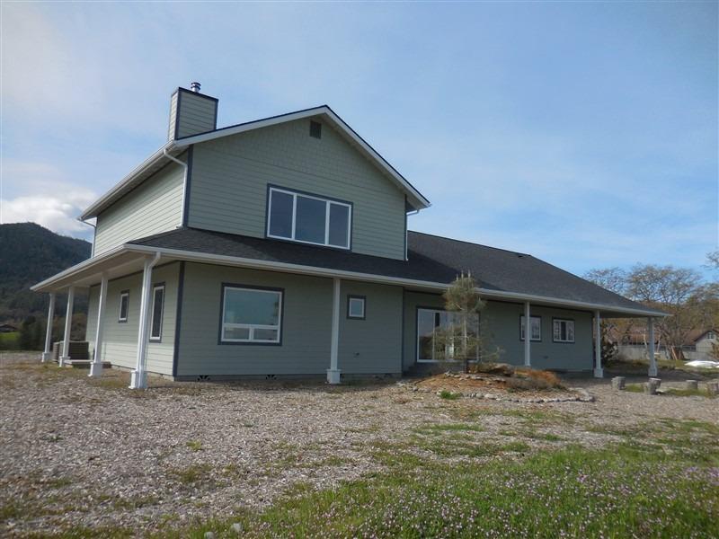 4221 Pioneer Road Medford, OR 97501 - Photo 1 of 34 Primary Photo
