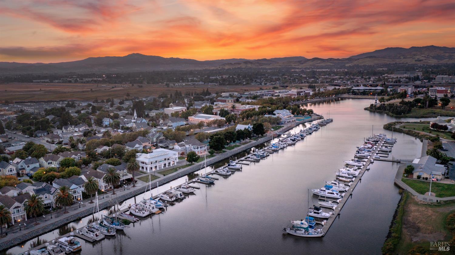 950 Marina Circle Suisun City, CA 94585 - Photo 27 of 47 a view of city and ocean