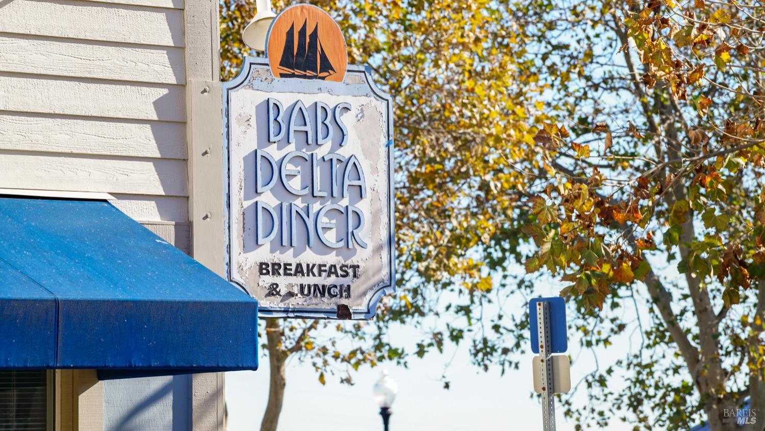 950 Marina Circle Suisun City, CA 94585 - Photo 45 of 47 a sign that is on the side of a building