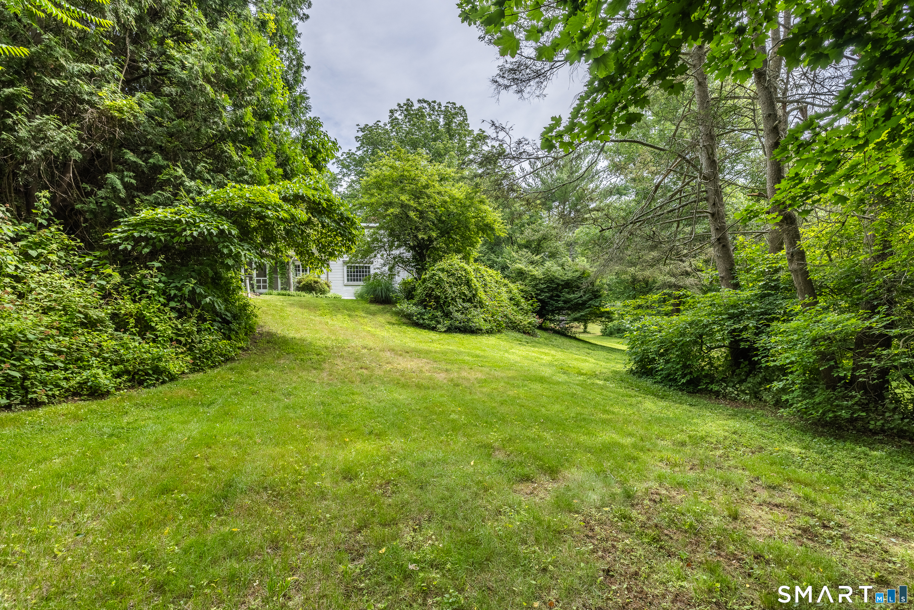 65 Manor Hill Road Stratford, CT 06614 - Photo 32 of 36