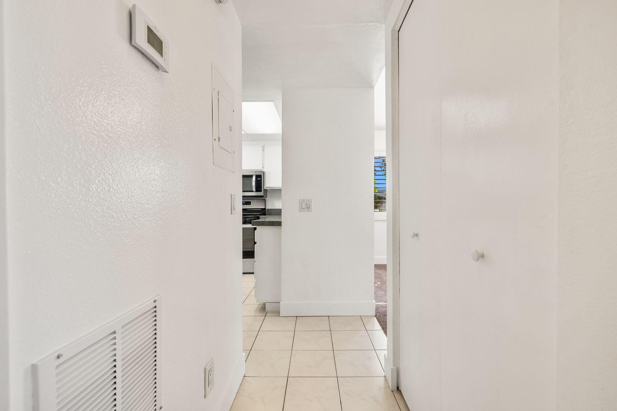 69657 Cara Way Rancho Mirage, CA 92270 - Photo 17 of 40 Downstairs hallway