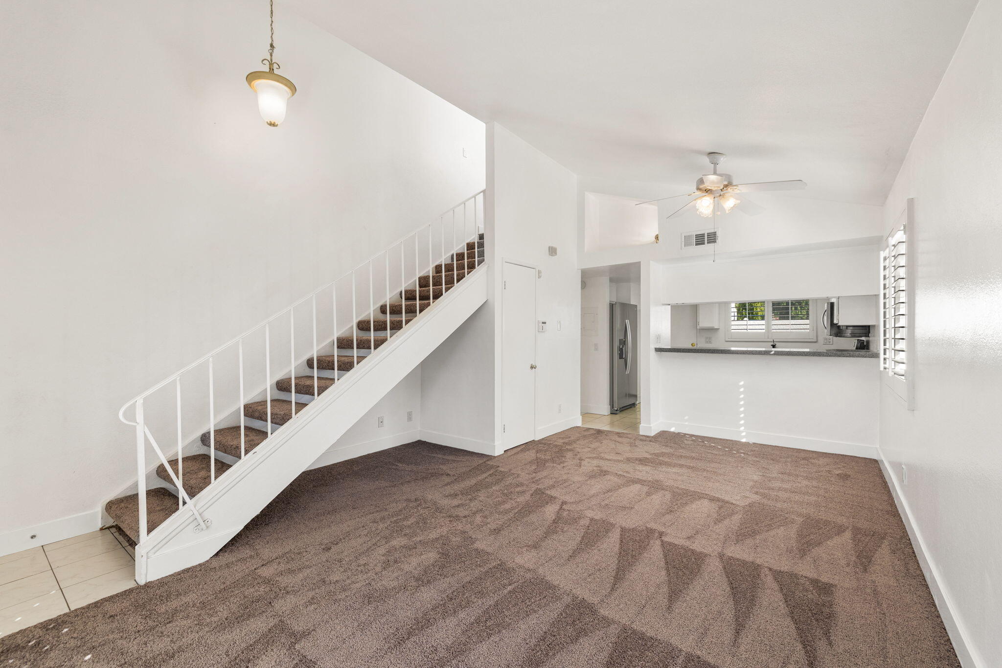 69657 Cara Way Rancho Mirage, CA 92270 - Photo 2 of 40 Living