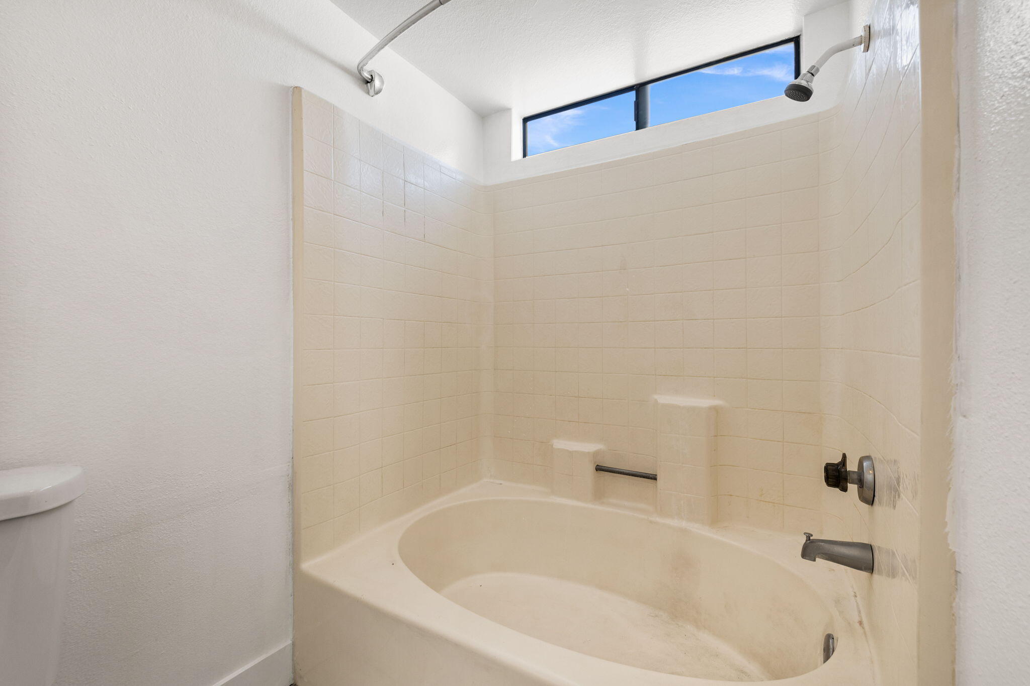 69657 Cara Way Rancho Mirage, CA 92270 - Photo 22 of 40 Large tub basins