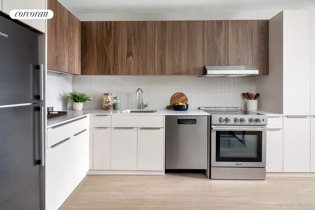 $5,653 | 30-77 Vernon Boulevard, Unit PH811W | Astoria