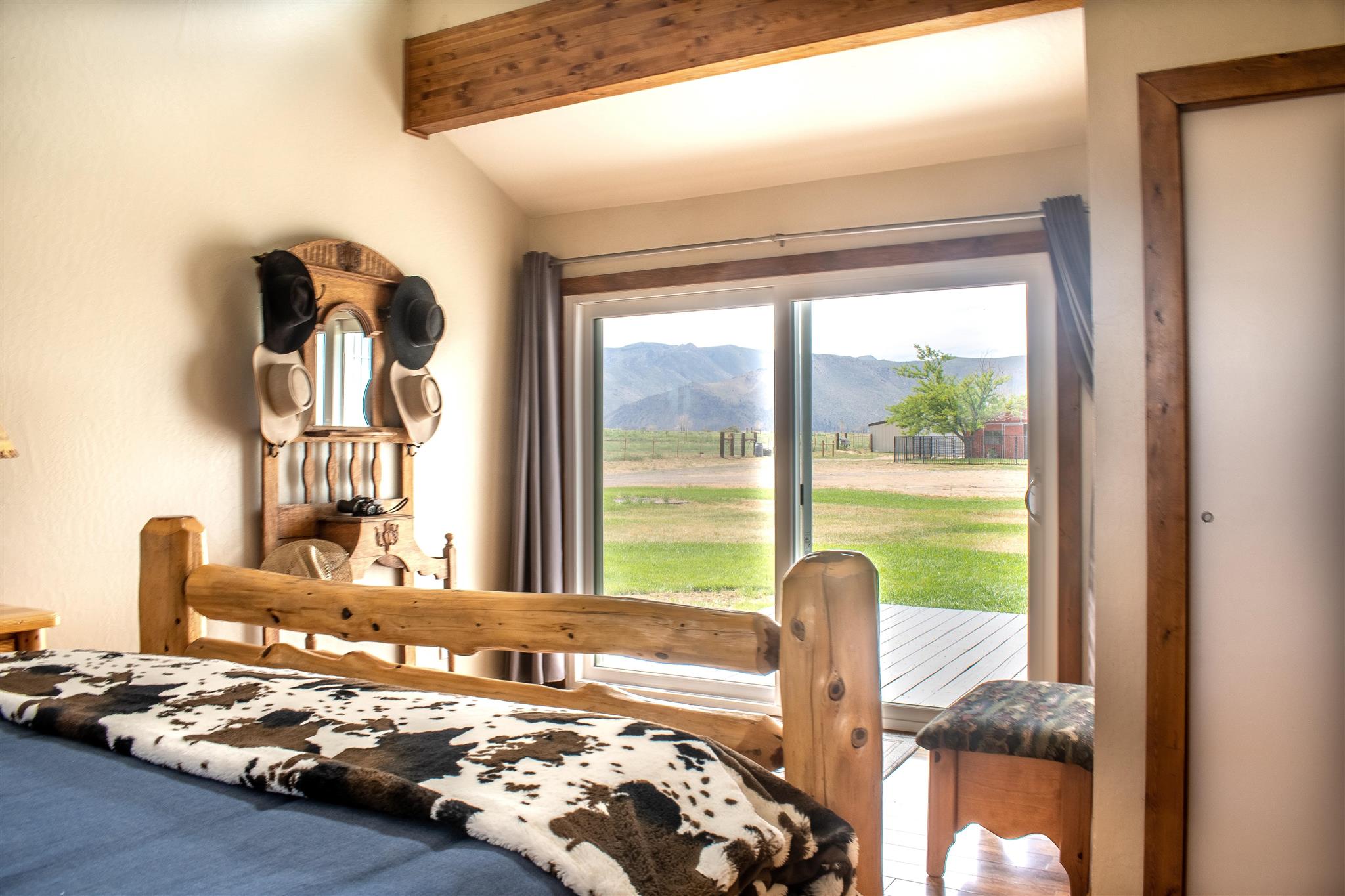 1292 Larson Lane Coleville, CA 96107 - Photo 13 of 29