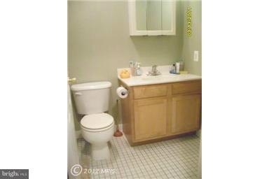1441 Spring Road Northwest, Unit 202 Washington, DC 20010 - Photo 7 of 9 Bath