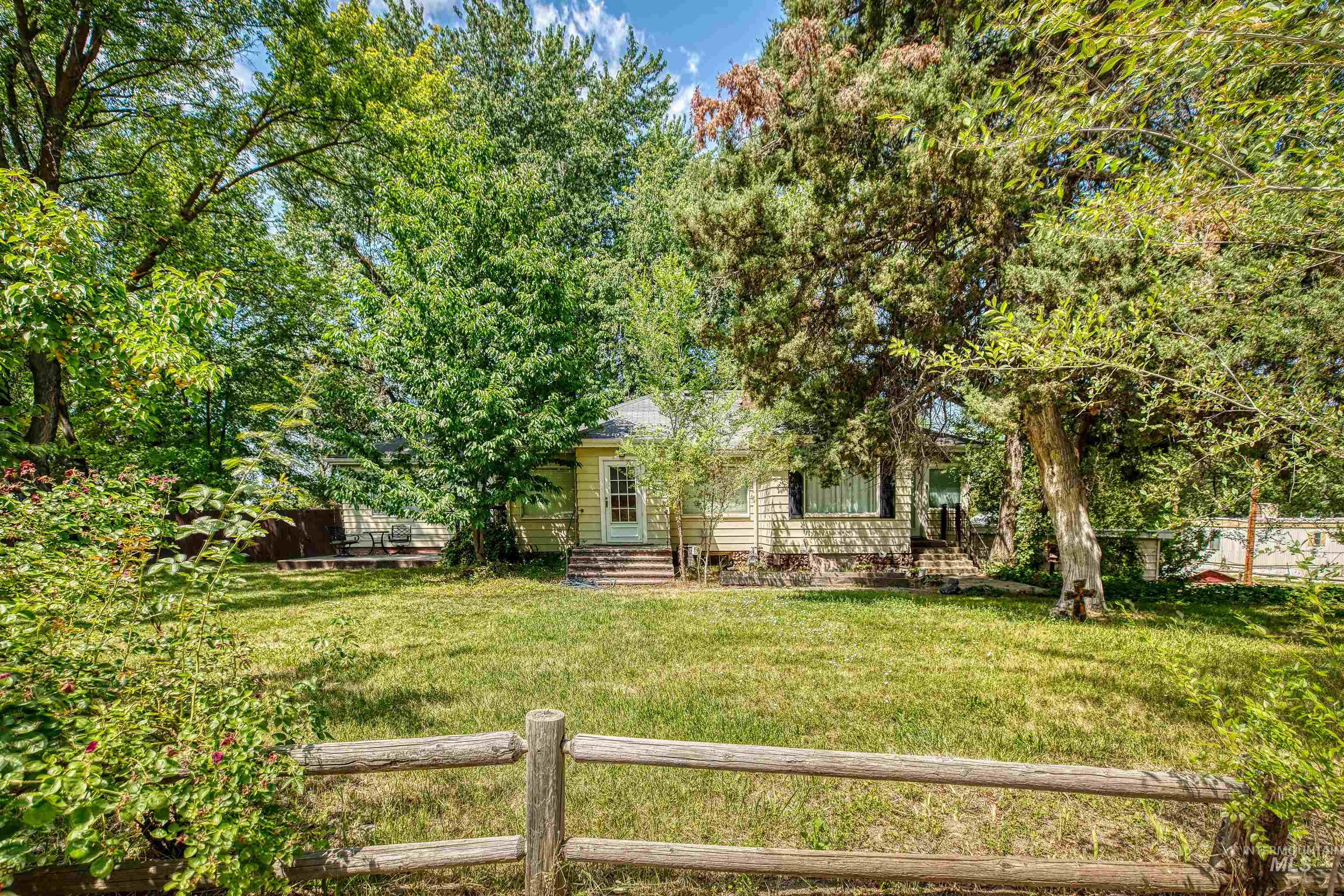 1119 North Eagle Road Eagle, ID 83616 - Photo 8 of 26 View of front of home