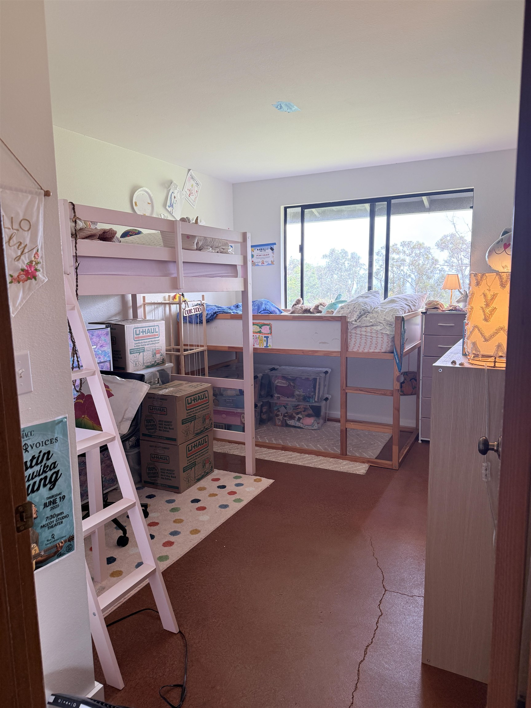580 A Lihau Place Haiku, HI 96708 - Photo 5 of 17 a view of a livingroom with furniture