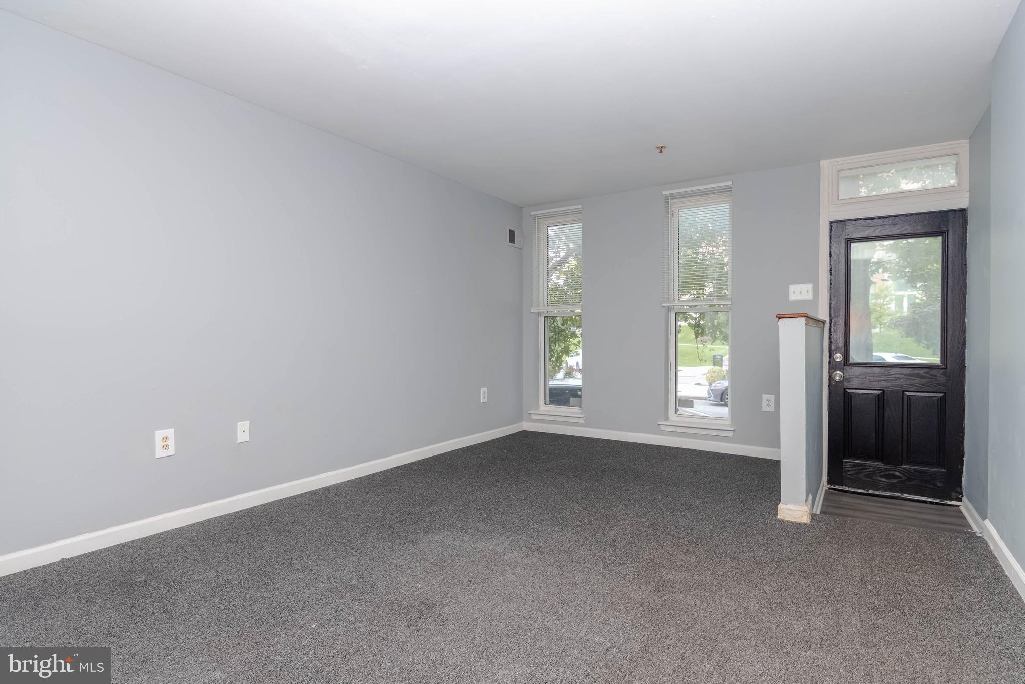 1137 North Mount Street Baltimore, MD 21217 - Photo 3 of 33 Living Room