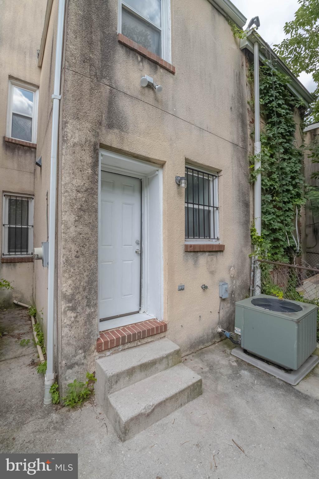 1137 North Mount Street Baltimore, MD 21217 - Photo 32 of 33 Rear View