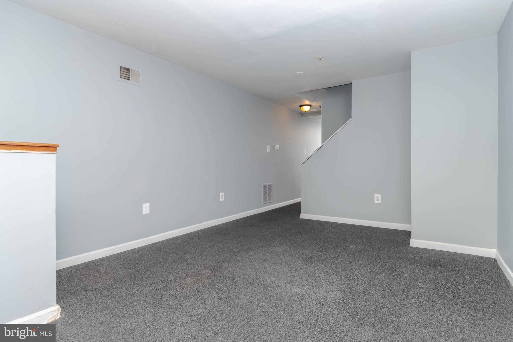1137 North Mount Street Baltimore, MD 21217 - Photo 4 of 33 Living Room