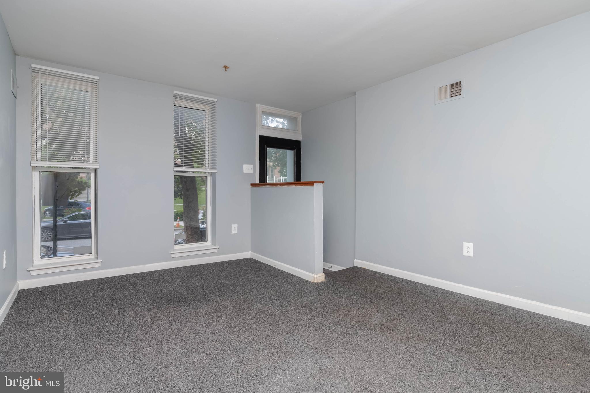 1137 North Mount Street Baltimore, MD 21217 - Photo 5 of 33 Living Room