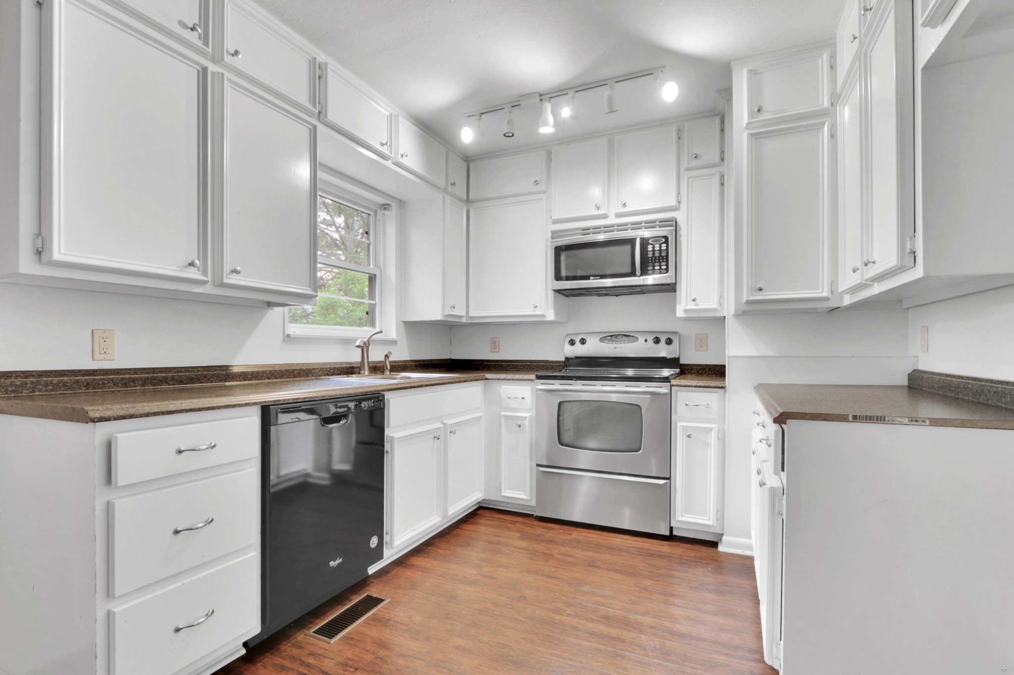 840 Batley Road Clinton, TN 37716 - Photo 8 of 30 a kitchen with granite countertop white cabinets and stainless steel appliances