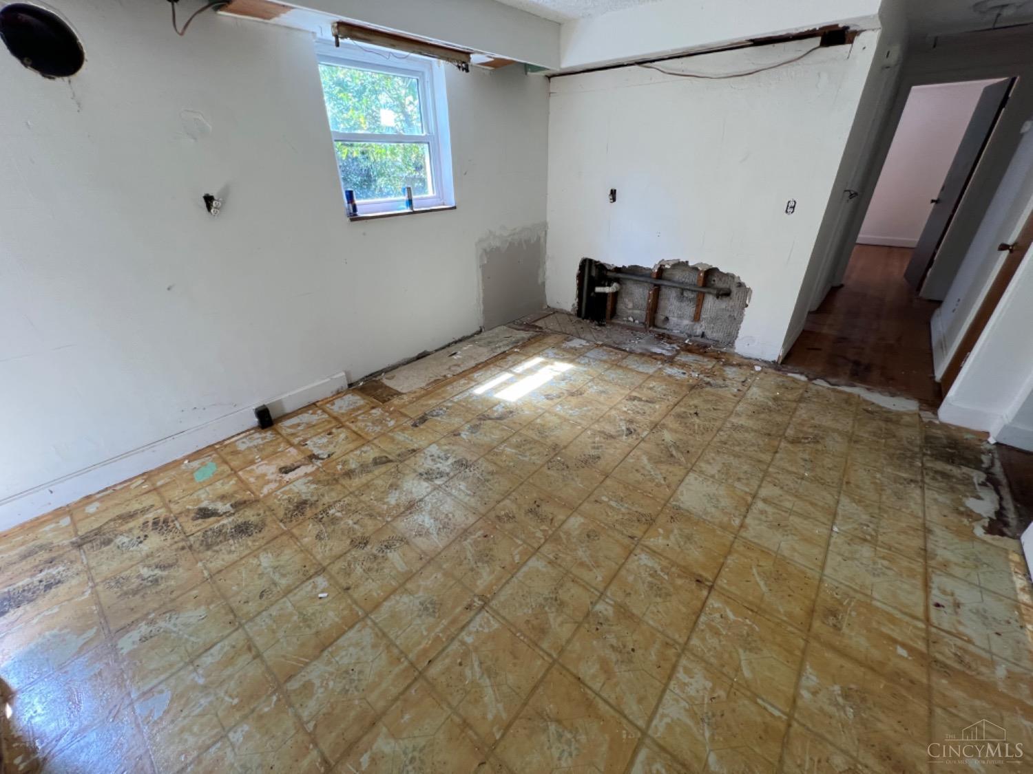 5949 Sheits Road Cincinnati, OH 45252 - Photo 5 of 19 Gallery Image 5