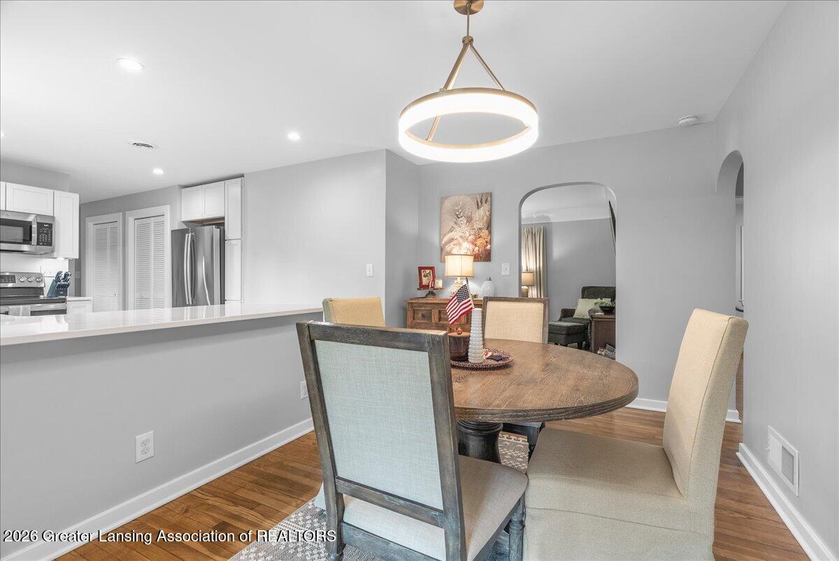 2176 Iroquois Road Okemos, MI 48864 - Photo 11 of 43 34-Media Jett - 41