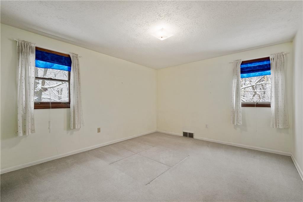 154 North Jamestown Road Coraopolis, PA 15108 - Photo 19 of 25 an empty room with windows