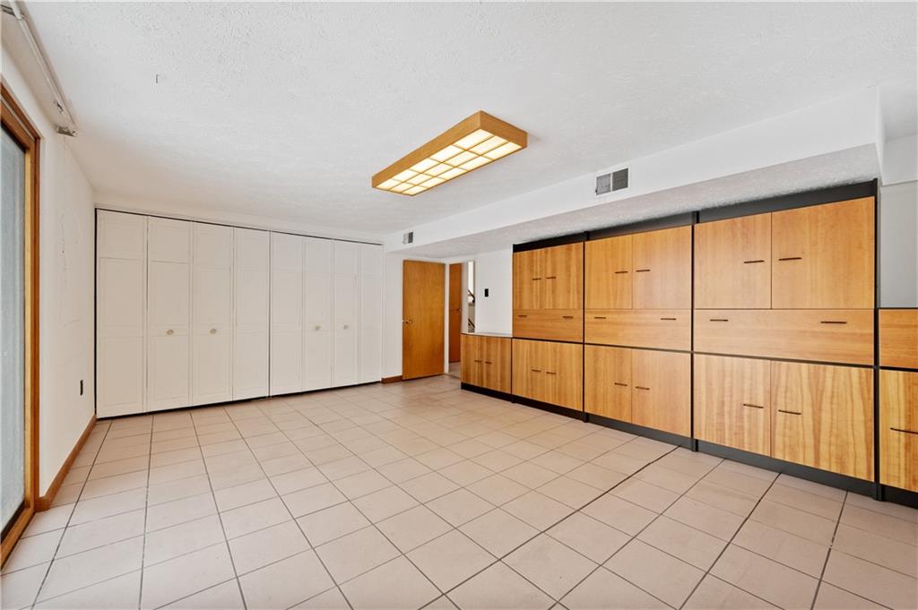 154 North Jamestown Road Coraopolis, PA 15108 - Photo 6 of 25 an empty room with windows