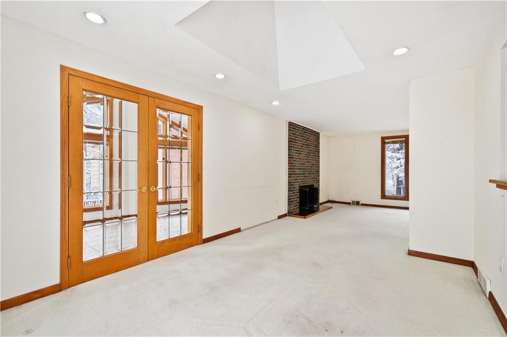 154 North Jamestown Road Coraopolis, PA 15108 - Photo 10 of 25 an empty room with windows