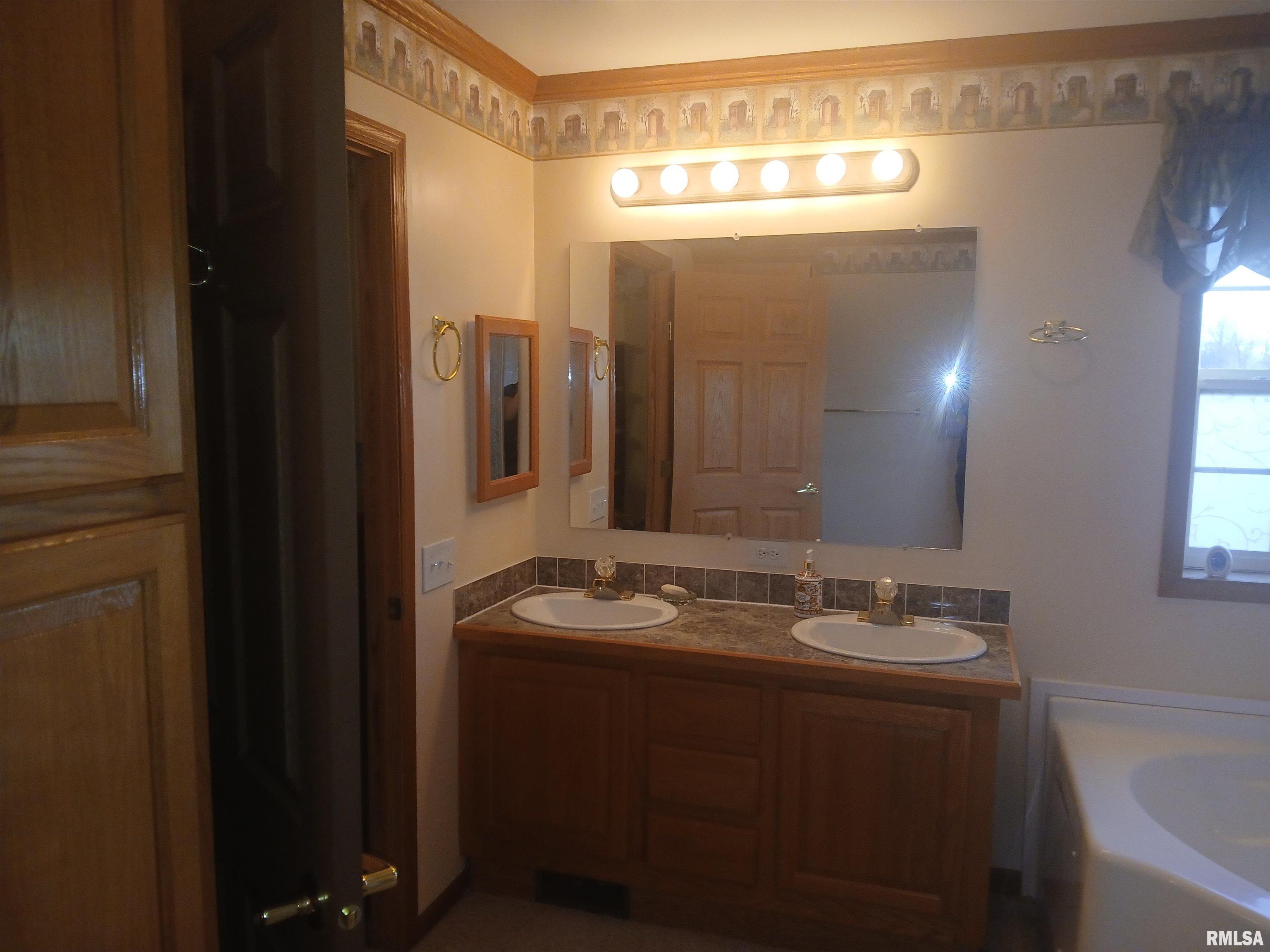 198 Briley Road Eldorado, IL 62930 - Photo 17 of 46