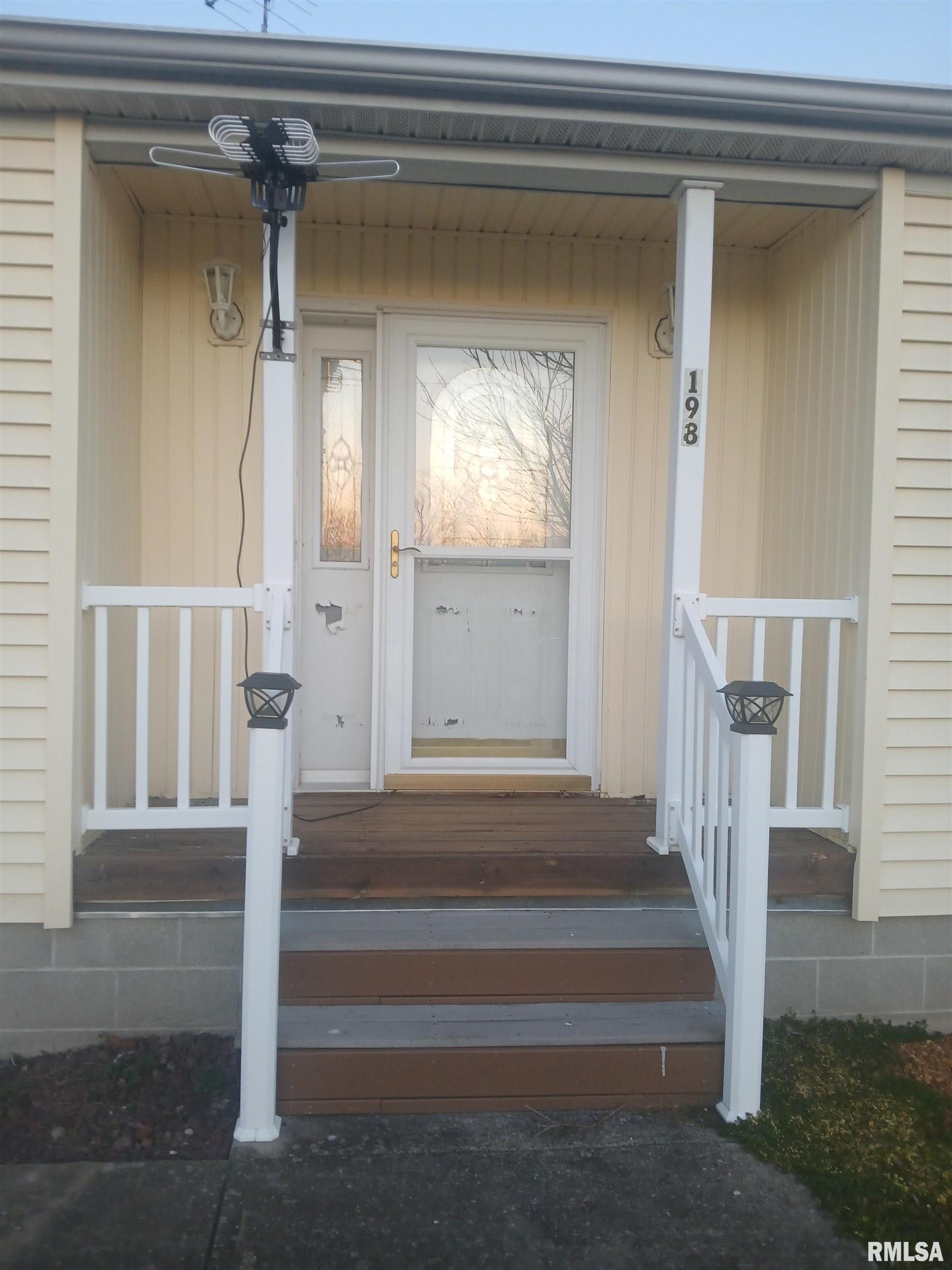 198 Briley Road Eldorado, IL 62930 - Photo 2 of 46