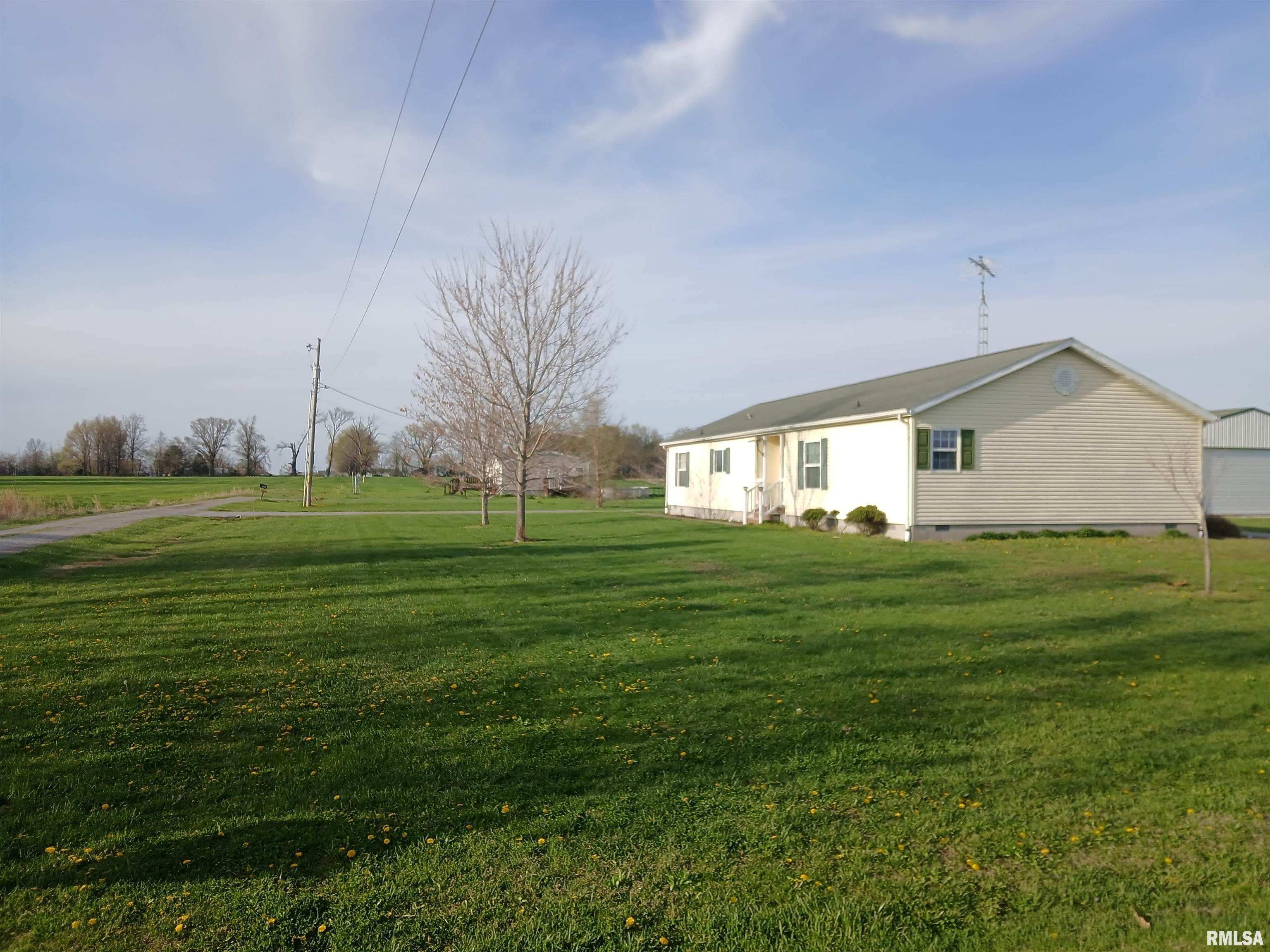 198 Briley Road Eldorado, IL 62930 - Photo 3 of 46