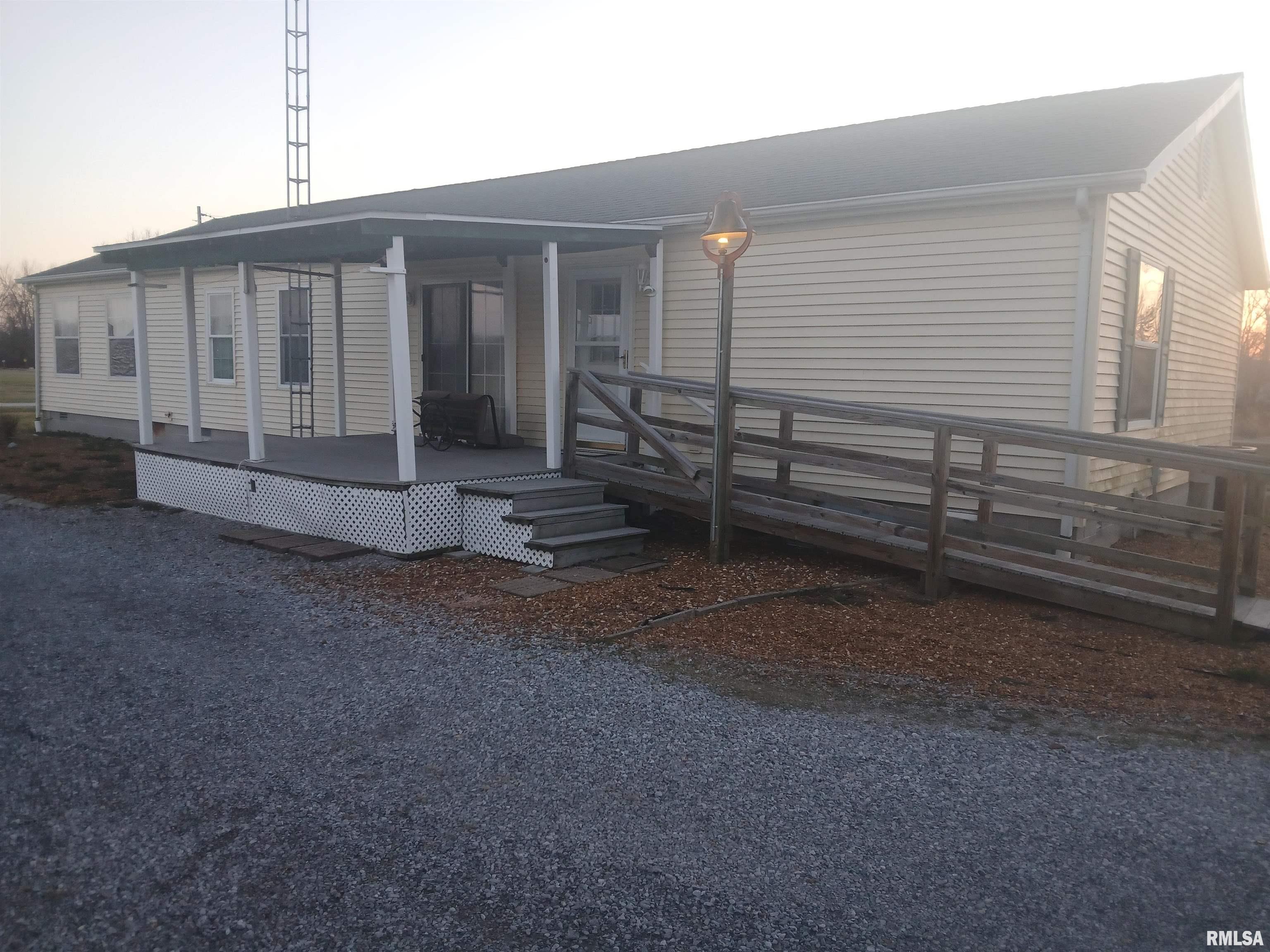 198 Briley Road Eldorado, IL 62930 - Photo 4 of 46