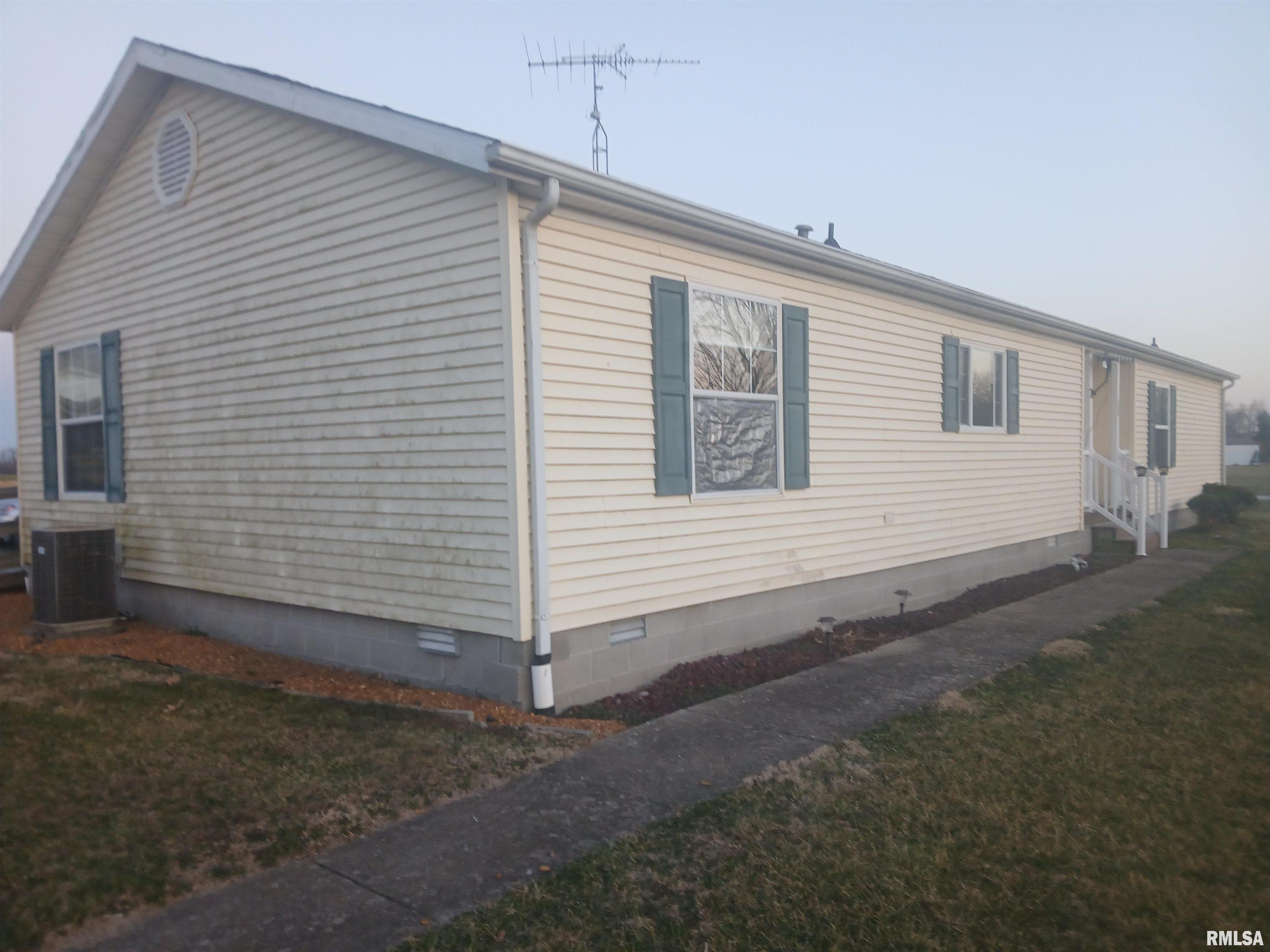 198 Briley Road Eldorado, IL 62930 - Photo 5 of 46