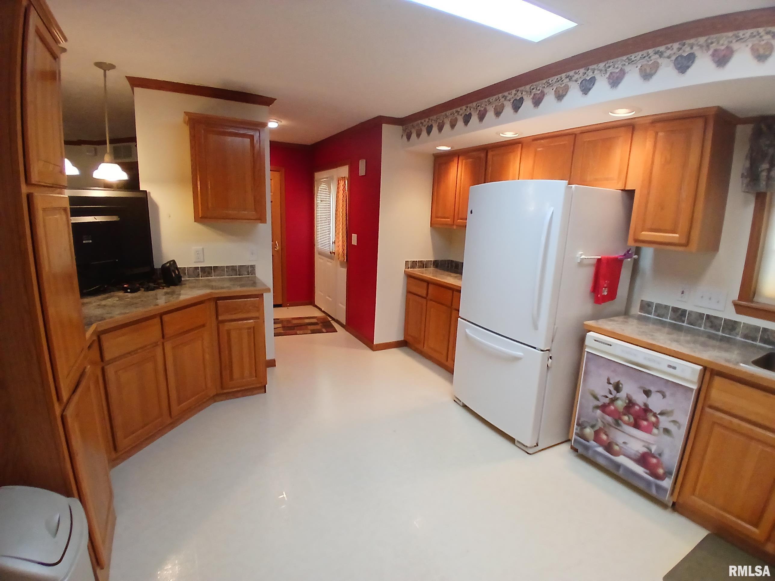 198 Briley Road Eldorado, IL 62930 - Photo 8 of 46