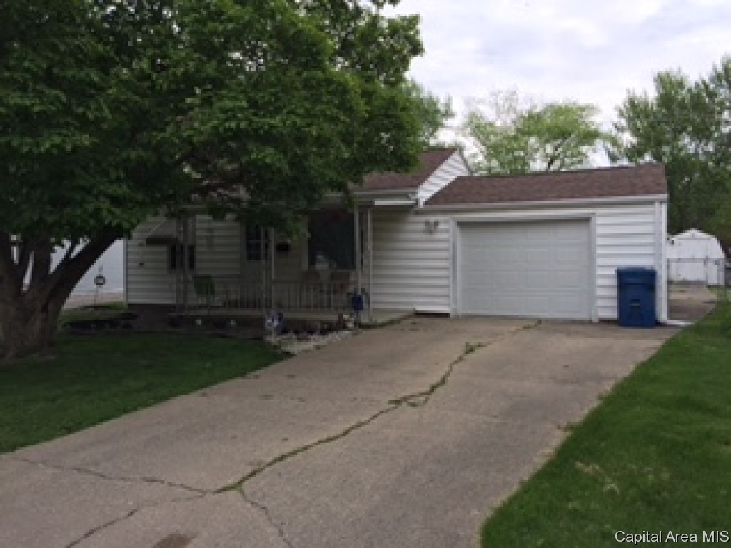 65 Lilac Lane Springfield, IL 62702 - Photo 1 of 17 Gallery Image 1