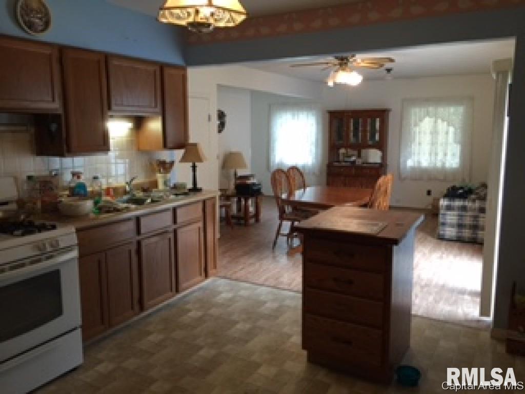 65 Lilac Lane Springfield, IL 62702 - Photo 9 of 17 Gallery Image 9